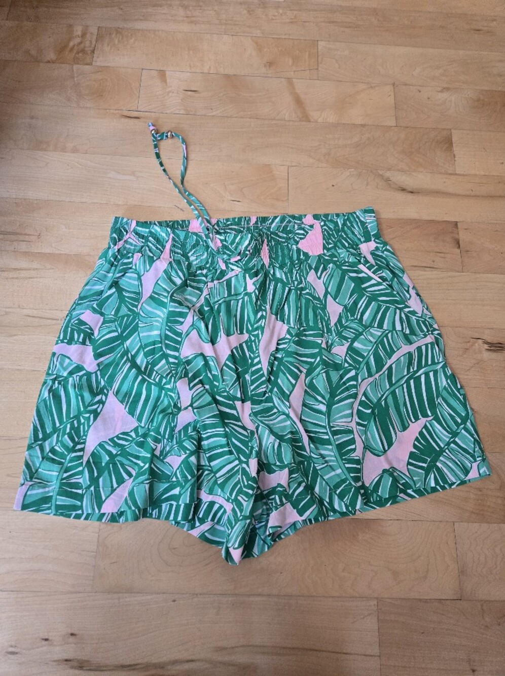 Lilly Pulitzer Conch Shell Pink Tropical Print Women’s Shorts